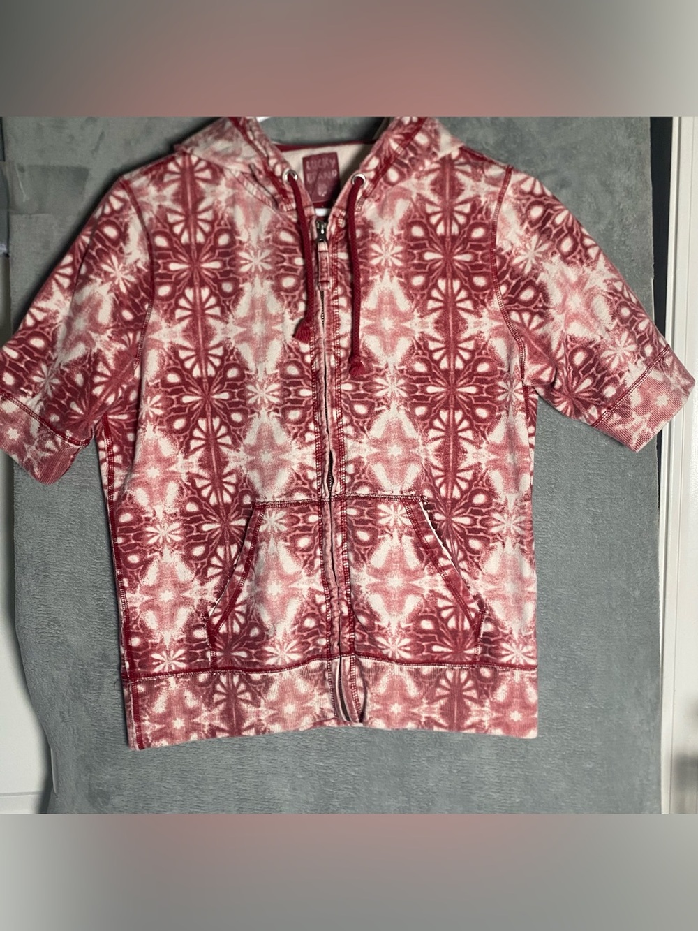 Lucky Brand Short-Sleeve Zip Hoodie in Rose Pink and White Pattern 2000s Artsy